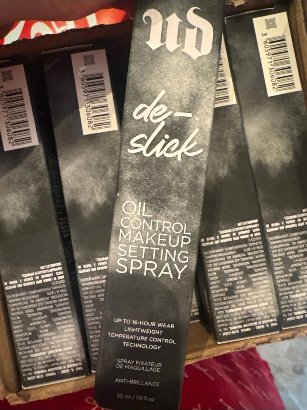 Urban Decay de-slick Makeup Setting Spray — Black packaging